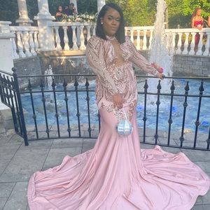 I am selling my 2nd prom dress .